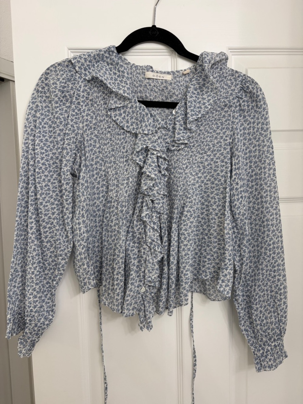Doen Leanna Blue Cream Floral Ruffle Tie-Neck Blouse